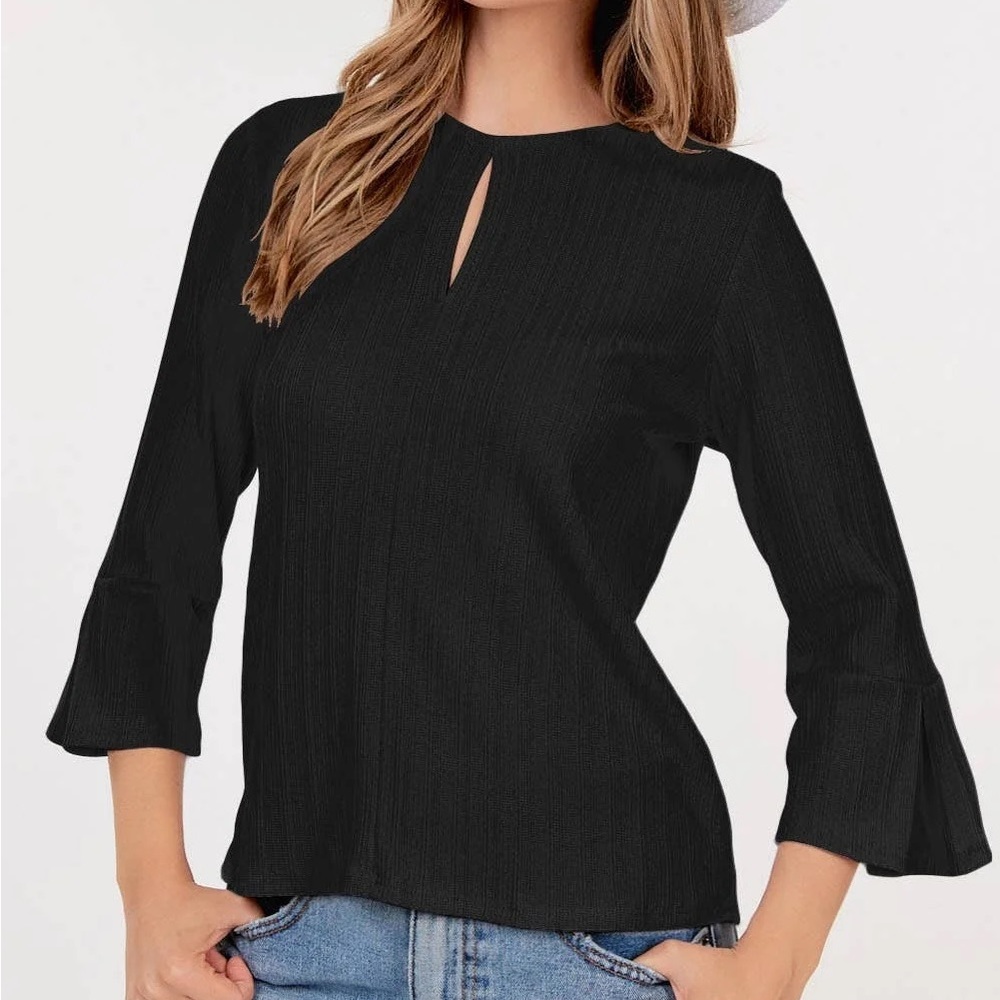 Ribbed Keyhole Top
